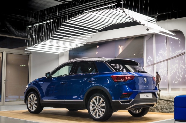 Volkswagen-Home-by-mode-lina-Warsaw-Poland06.jpg 【大眾之家】獨一無(wú)二的汽車(chē)銷(xiāo)售店裝修圖