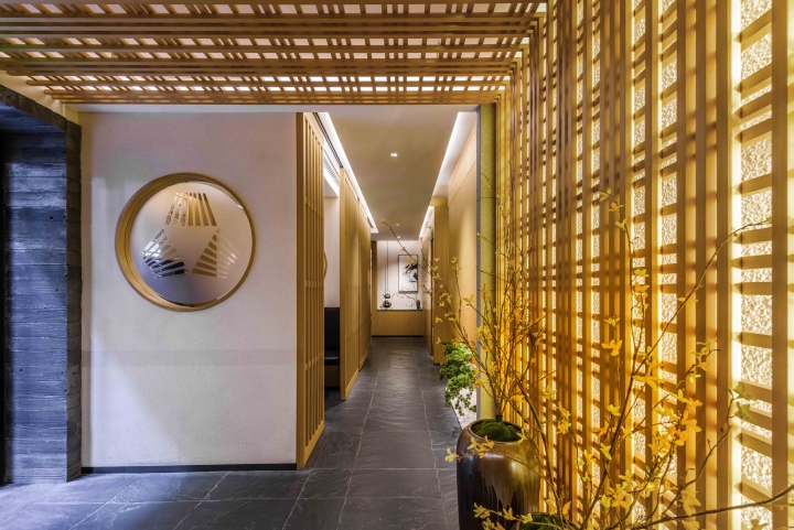 木結構的屏風(fēng)隔斷