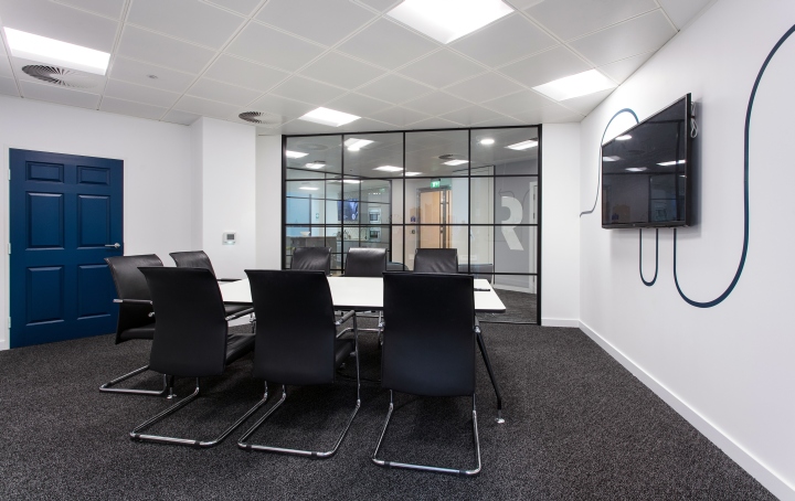 開(kāi)放式互動(dòng)型辦公室裝修效果圖